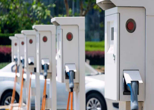 英國(guó)電動(dòng)汽車(chē)行業(yè)陷入困境，英媒：中國(guó)背鍋！